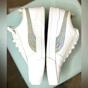 Puma Women’s White w/Iridescent Tennis shoes Size 10